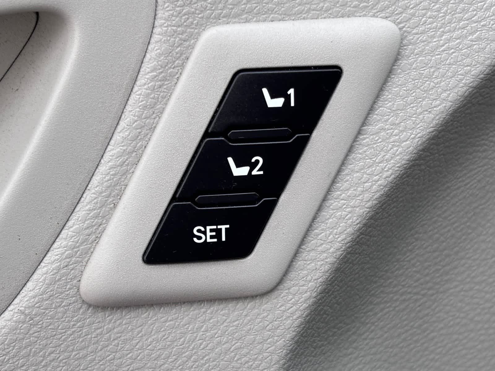 Used 2022 Toyota Sienna Limited FWD image 15