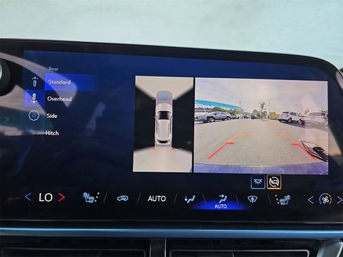 Used 2024 Chevrolet Equinox EV LT image 23