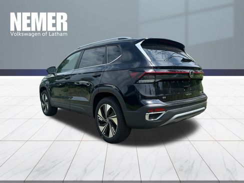 New 2026 Volkswagen Taos SE AWD/4WD image 2
