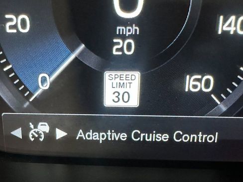 Used 2017 Volvo XC90 T6 R-Design w/ Vision Package image 22