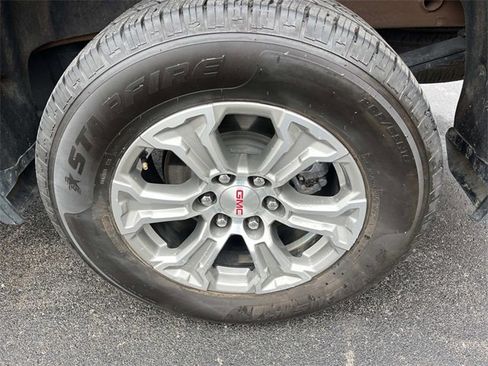 Used 2024 GMC Sierra 1500 SLT image 11