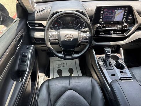 Used 2020 Toyota Highlander Limited FWD image 28