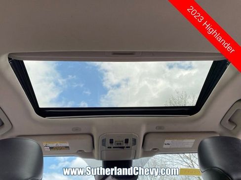 Used 2023 Toyota Highlander XLE image 50