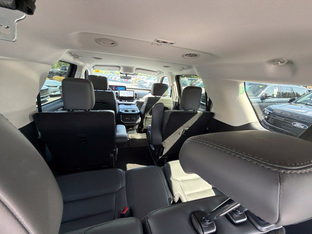 New 2026 Ford Expedition Max Active AWD/4WD image 17