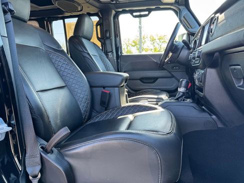Used 2022 Jeep Wrangler Unlimited Sahara AWD/4WD image 12
