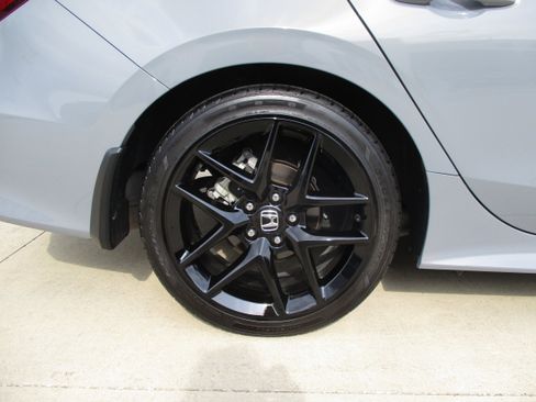 Used 2025 Honda Civic Sport image 11