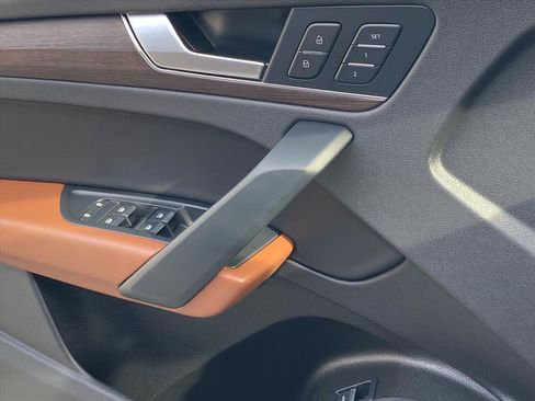 Used 2023 Audi Q5 2.0T Premium w/ Convenience Package image 19