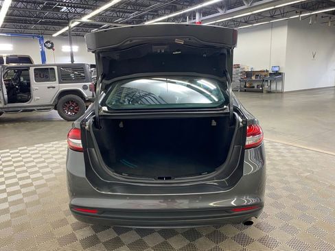 Used 2018 Ford Fusion SE w/ Fusion SE Technology Package image 9