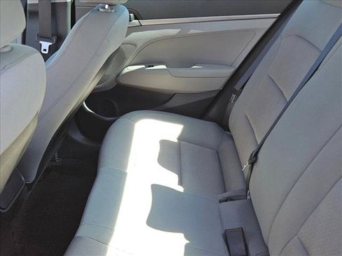 Used 2017 Hyundai Elantra SE FWD image 21