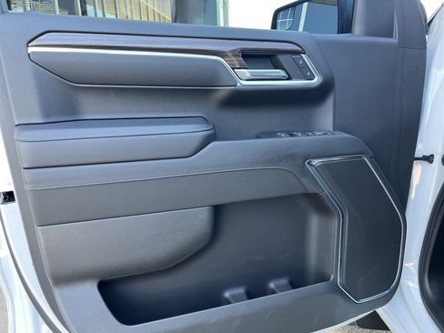 Used 2023 Chevrolet Silverado 1500 LT w/ Z71 Off-Road Package image 9