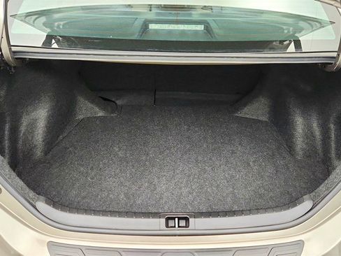 Used 2017 Toyota Corolla LE w/ Carpet Mat Package (TMS) FWD image 21