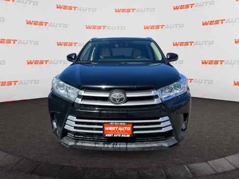 Used 2018 Toyota Highlander XLE AWD/4WD image 8
