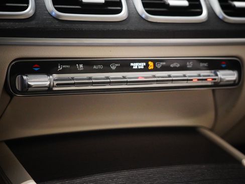 Used 2023 Mercedes-Benz GLS 580 4MATIC image 26