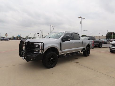 Used 2024 Ford F250 4x4 Crew Cab Super Duty image 2