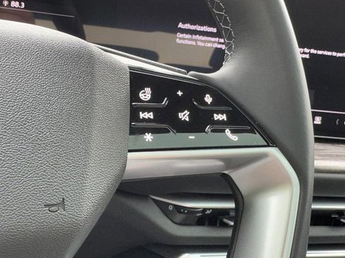 Used 2025 Audi Q5 Premium w/ Convenience Package image 18