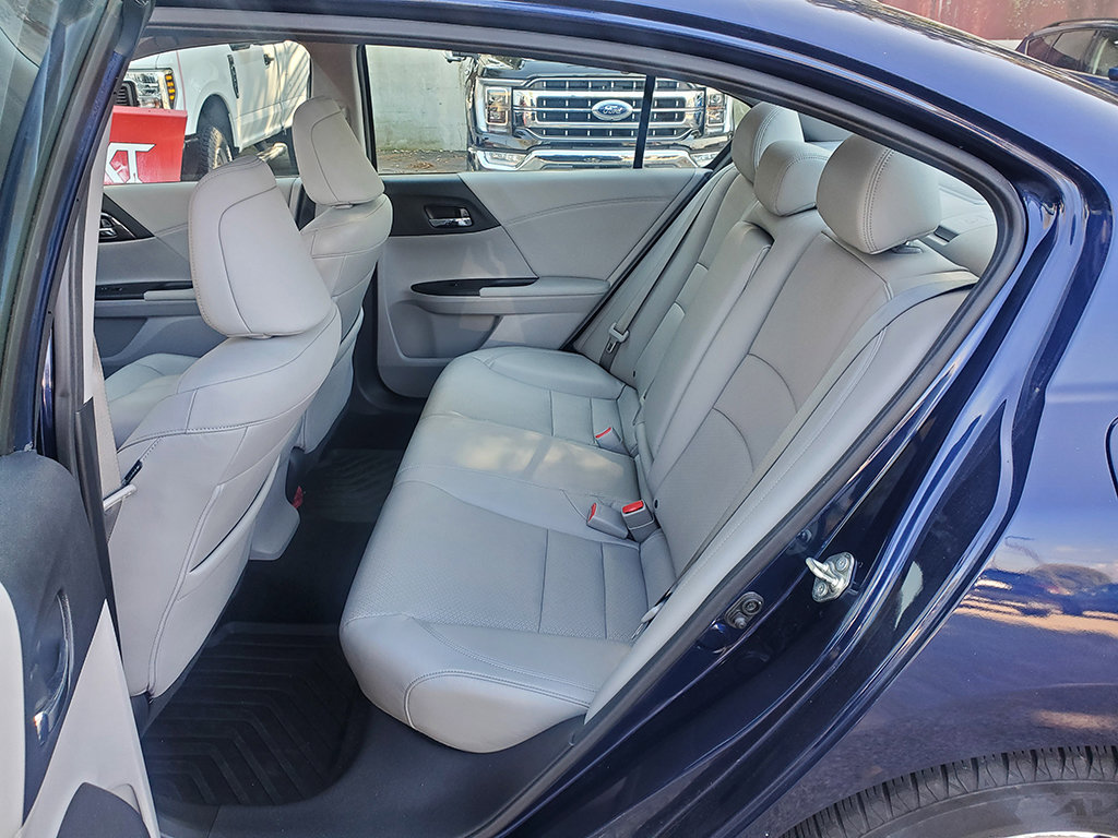 Used 2017 Honda Accord EX-L image 7