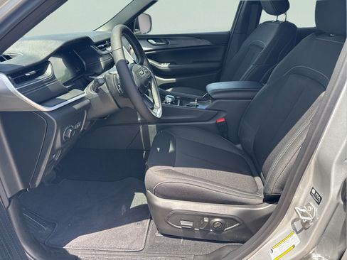 New 2026 Jeep Grand Cherokee Laredo X RWD image 31