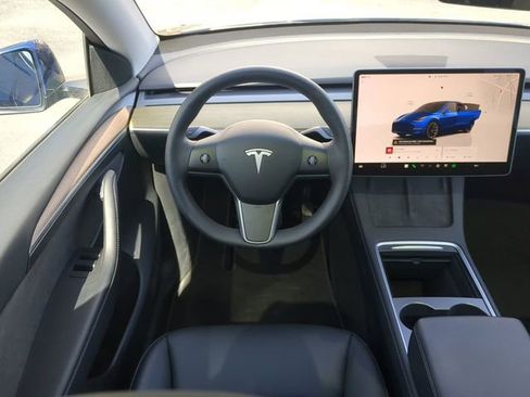 Used 2023 Tesla Model Y Long Range image 18