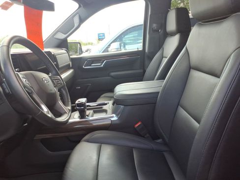 Used 2025 Chevrolet Silverado 1500 LT Trail Boss w/ LT Trail Boss Premium Package AWD/4WD image 7
