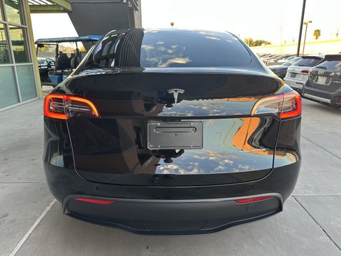 Used 2024 Tesla Model Y Long Range image 12