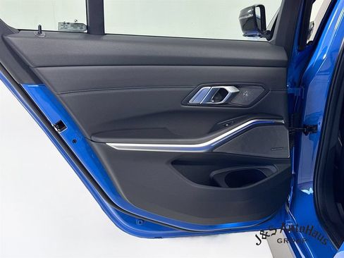 Used 2021 BMW M3 w/ M Carbon Exterior Package RWD image 33