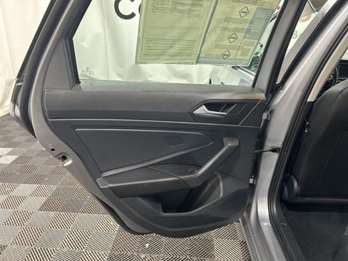 Used 2024 Volkswagen Jetta SE image 18