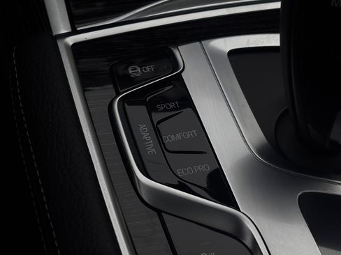 Used 2018 BMW 740i image 6