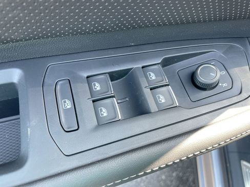 New 2025 Volkswagen Atlas SE image 38