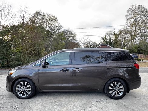 Used 2016 Kia Sedona SX image 5