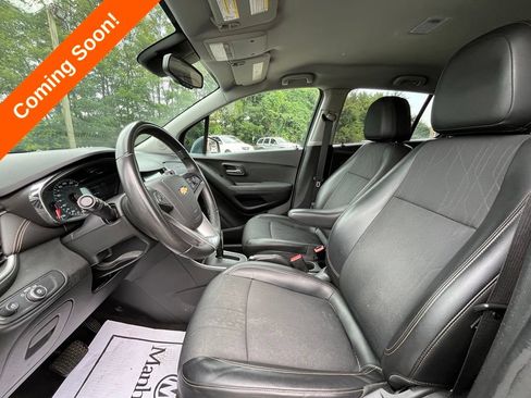 Used 2017 Chevrolet Trax LT w/ LT Convenience Package FWD image 27