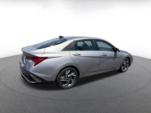 Used 2025 Hyundai Elantra Limited FWD image 15