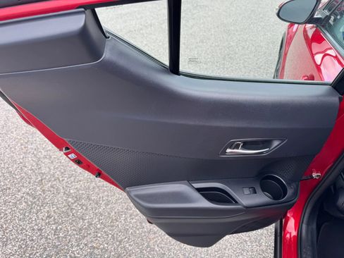 Used 2021 Toyota C-HR XLE FWD image 31