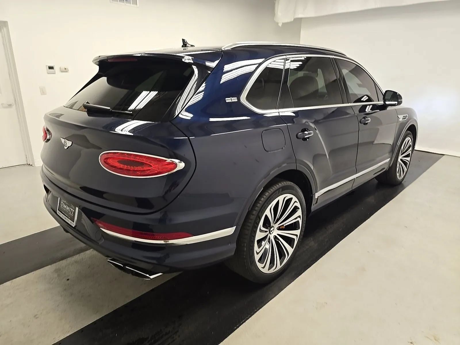 Used 2021 Bentley Bentayga w/ First Edition Specification AWD/4WD image 11