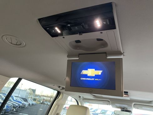 Used 2020 Chevrolet Suburban LT image 26