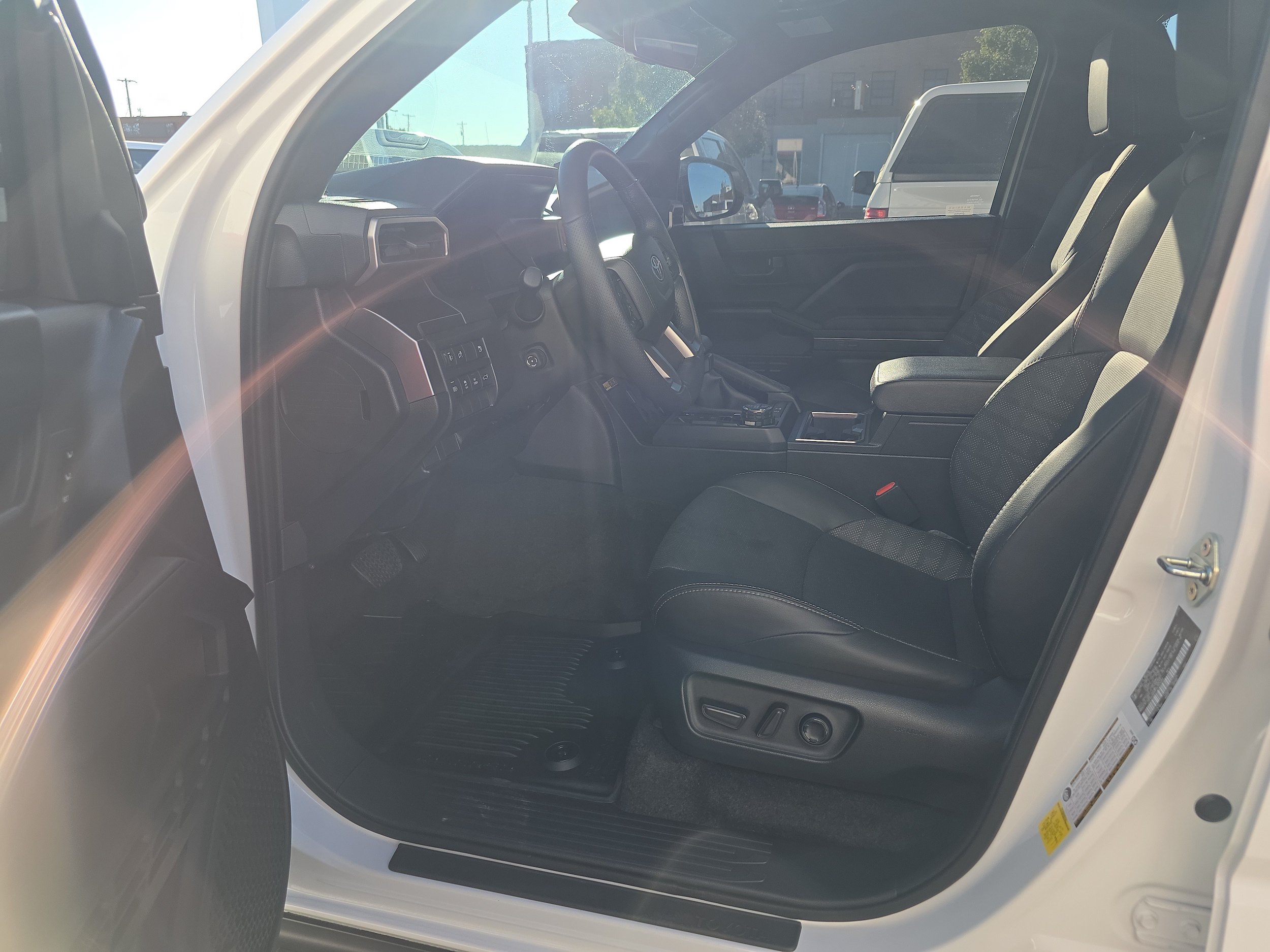 Used 2025 Toyota 4Runner TRD Off-Road Premium AWD/4WD image 2