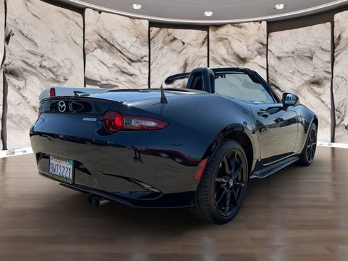 Used 2021 MAZDA MX-5 Miata Club w/ Appearance Package RWD image 14