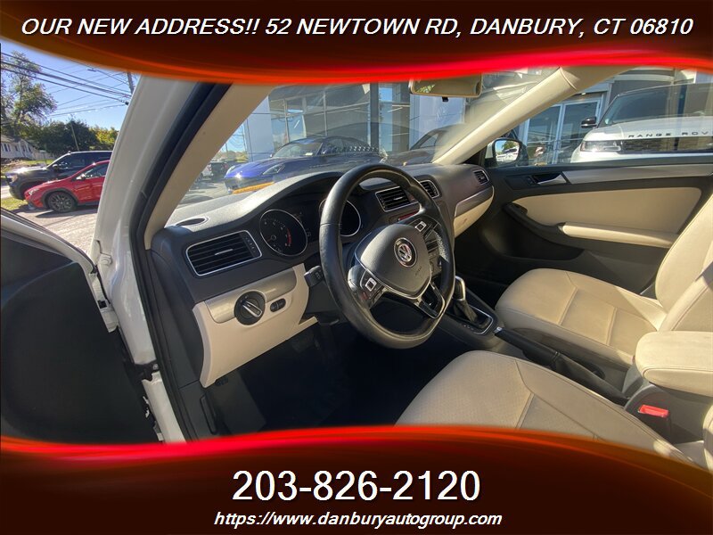 Used 2017 Volkswagen Jetta SE FWD image 12