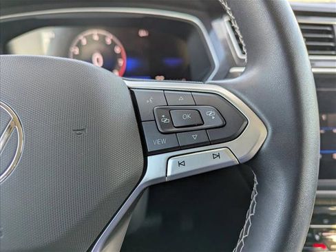 Used 2024 Volkswagen Tiguan SE image 14