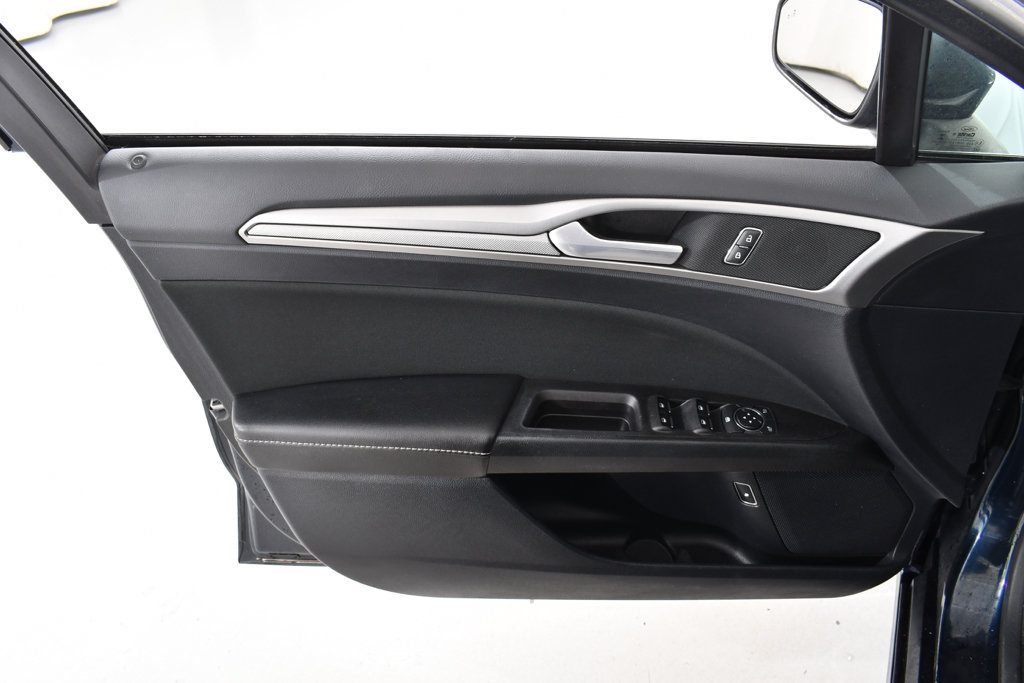 Used 2020 Ford Fusion SE FWD image 25