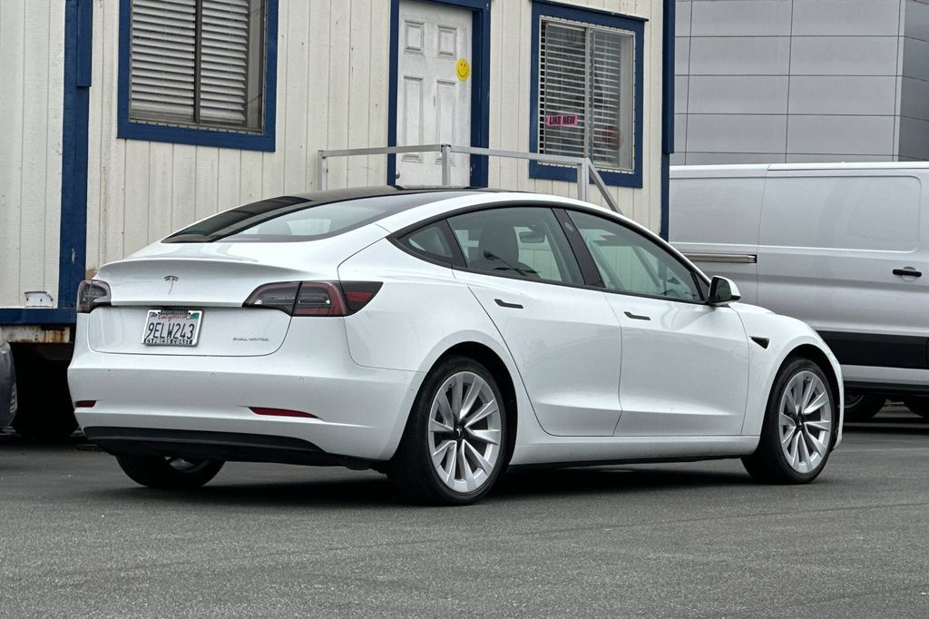 Used 2022 Tesla Model 3 Long Range AWD/4WD image 3