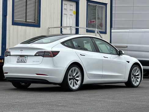 Used 2022 Tesla Model 3 Long Range AWD/4WD image 3
