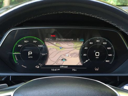 Used 2024 Audi Q8 e-tron Premium AWD/4WD image 32