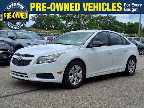 Used 2013 Chevrolet Cruze LS FWD image 1