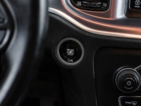 Used 2022 Dodge Charger SXT w/ Blacktop Package image 26