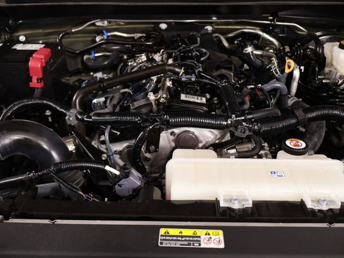 Used 2025 Toyota Tacoma TRD Off-Road image 19