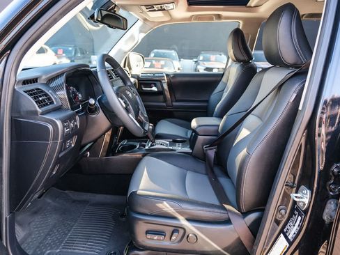 Used 2022 Toyota 4Runner SR5 Premium w/ Moonroof Package RWD image 17
