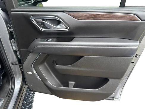 Used 2022 Chevrolet Suburban Z71 w/ Luxury Package AWD/4WD image 31