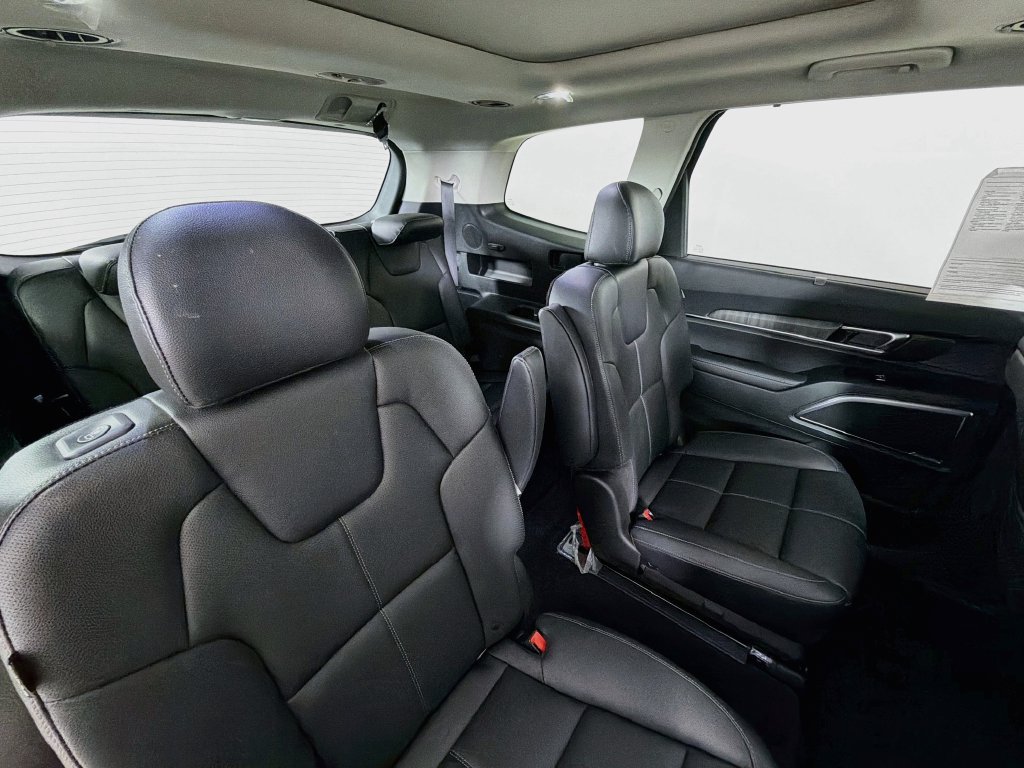 Used 2025 Kia Telluride SX w/ SX Captain's Chair Package AWD/4WD image 29