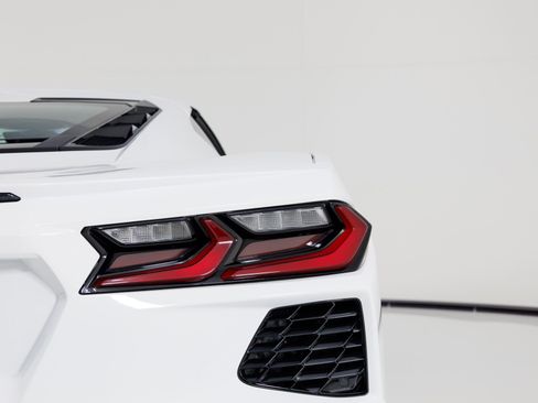 Used 2021 Chevrolet Corvette Stingray Preferred Cpe w/ Engine Appearance Package image 57