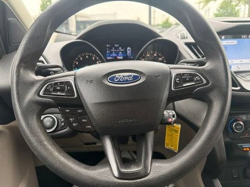 Used 2017 Ford Escape SE w/ Equipment Group 201A FWD image 15